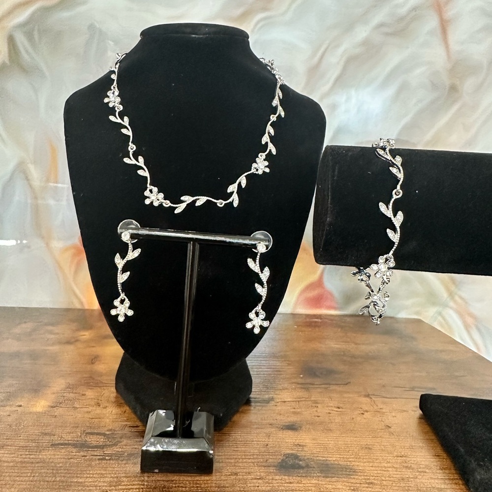 Amazon Silver Leaf and Flower Necklace Set